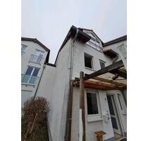 Haus vom 01.04.-31.04.26 teilmöbliert zu vermieten - auch als WG - Bornheim