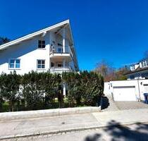 Charmante 2-Zimmer-Terrassenwohnung mit eigenem Garten in München