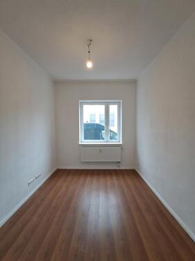 Foto - Anfragen NUR per E-Mail. Mini 1 Zimmer Wohnung in EG. mit Gartenanteil in der Nahe Wochenmarkt Geestemünde.