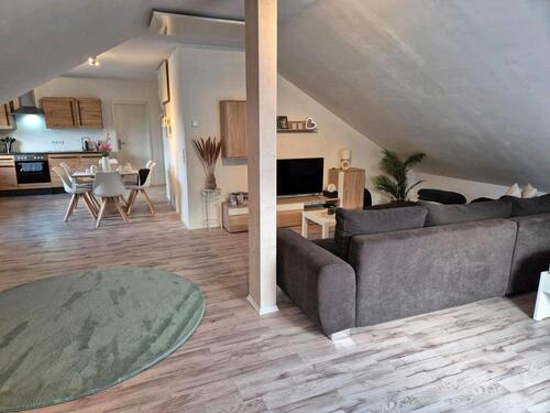 Foto - Helle 3,5 Zi-DG-Wohnung in ruhiger Lage mit großer Terrasse