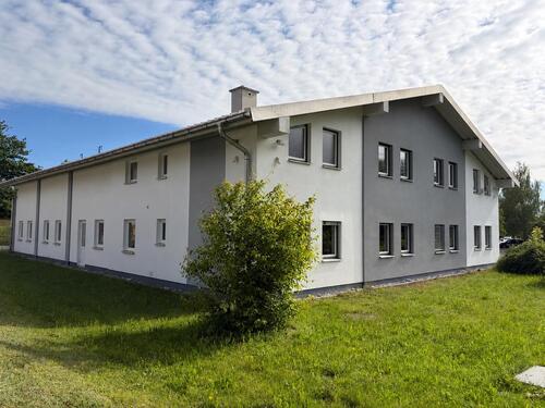 Foto - Gewerbehalle mit Büro und Hausmeisterwohnung