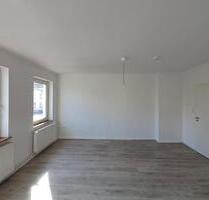 Anfragen NUR per E-Mail. Gepflegte 2-Zimmer Wohnung im 1.OG mit Balkon und Garderobenraum in der Nahe Innenstadt. - Bremerhaven