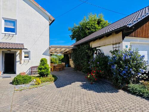 Foto - EinfamilienhausZweifamilienhaus mit Garage und großen Garten