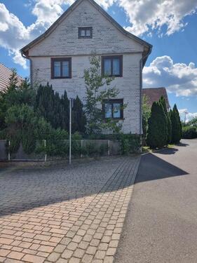 Foto - Wohnhaus mit Nebengebäude in Etterwinden