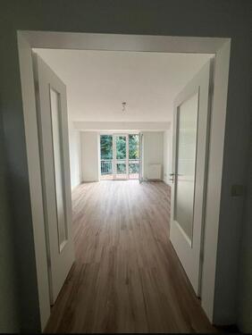 Foto - Schöne 3-Zimmer-Wohnung mit Sonnenbalkon & neuer Einbauküche