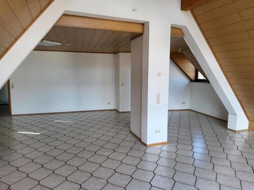 Foto - 2 Zimmer Dachgeschoßwohnung zur Miete in Rosbach vor der Höhe