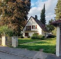 Großes Grundstück mit Altbestand, Haus am Loderhof - Sulzbach-Rosenberg