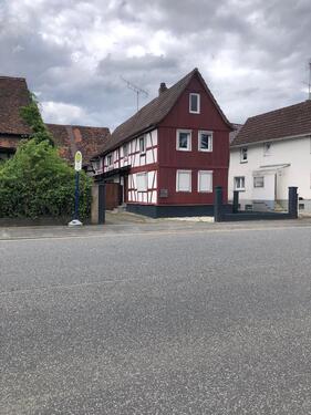 Foto - Fachwerkhaus mit Nebengebäuden und Garten