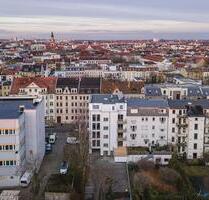 Ab sofort verfügbar: Gepflegter Außenstellplatz im gepflasterten Innenhof eines Wohnhauses - Leipzig Altwest