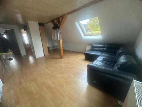 Foto - Möbliertes WG-Zimmer mit Wohnzimmer