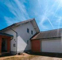 Einfamilienhaus mit großem Grundstück und Doppelgarage - Osterhofen