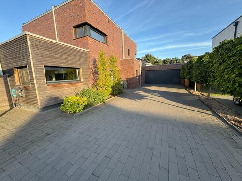 Foto - Neuwertiges Einfamilienhaus mit PV + Akku, Sauna, Garage, Carport