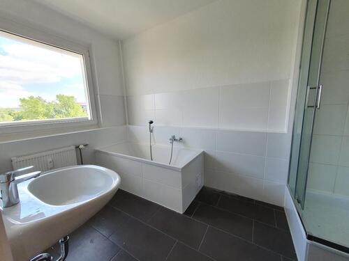 Foto - **JETZT EINZIEHEN**3-Zimmer-Wohnung Tageslichtbad Dusche+Wanne 4.OG Balkon ab sofort