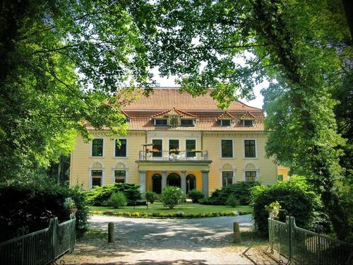Foto - MitbewohnerMitarbeiter f. Gutshaus ges. 1-4 Zi.- Parkblick