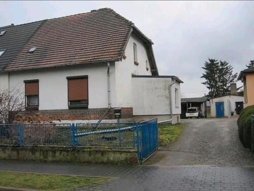 Foto - Stark sanierungsbedürftige Doppelhaushälfte in Egeln mit Garten