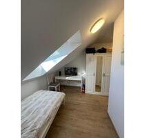 Charmantes Möbeliertes Zimmer - 690,00&nbsp;EUR Kaltmiete, ca.&nbsp; 12,00&nbsp;m&sup2; in Moosinning (PLZ: 85452)