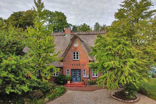 Foto - Reetdachhaus mit großem Garten in Ostseenähe