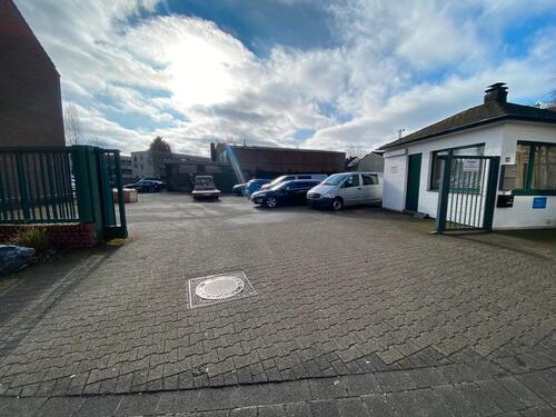 Foto - KFZ Handel mit Waschplatz und Büro Gebäude