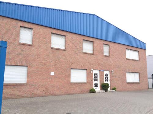 Foto - Büro mit Lagerraum oder Handwerkerstützpunkt