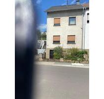 Biete EFH Saarlouis OT - 220.000,00&nbsp;EUR Kaufpreis, ca.&nbsp; 100,00&nbsp;m&sup2; in Saarlouis (PLZ: 66740)