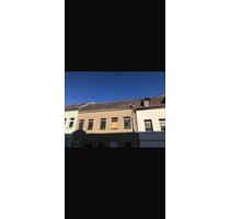 Ich verkaufe Haus mit Keller und kleine garten in Meerane