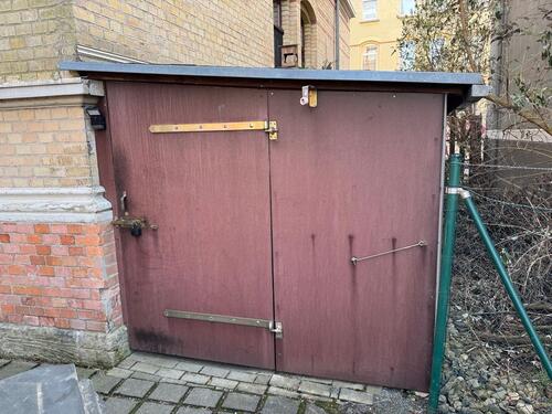 Foto - Motorrad-Garage (oder Lager)für 4-5 Motorräder im östlichen Ring