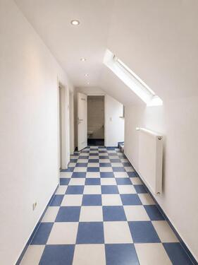 Foto - Dachgeschosswohnung in Krefeld – ideal für Studenten, WG oder kleine Familie