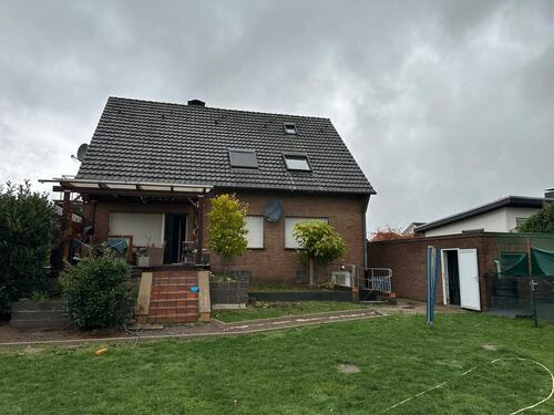 Foto - Freistehendes Ein-Mehrfamilienhaus mit großem Grundstück