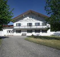 Großes Einfamilienhaus mit Einliegerwohnung (von Privat) - Roßbach