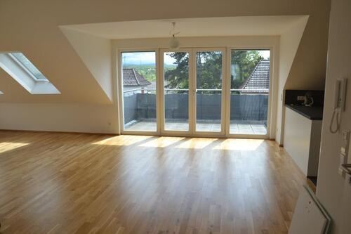 Foto - Exlusive 3,5 Zi-DG Wohnung mit Süd Balkon in ruhiger Lage in Nürtingen