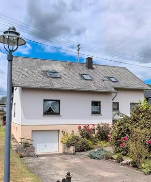 Foto - Wohnhaus mit ca. 180 m² Wohnfläche und ca. 1.100 m² Grundstück