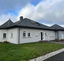 Einfamilienhaus mit großem Garten & Doppelgarage in Großlittgen