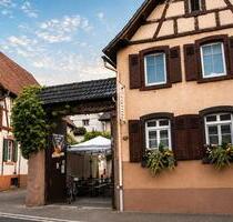 Historisches Wohn- & Gewerbeanwesen mit Innenhof und Entwicklungs - Großostheim