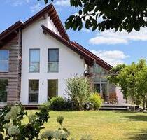 Modernes Architektenhaus bietet Licht, Raum & Ruhe - Minden Bölhorst