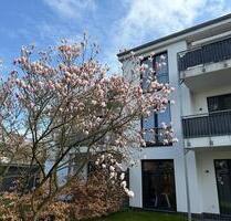 ERSTBEZUG! Stylische DG Wohnung mit schöner Loggia - Henstedt-Ulzburg
