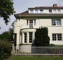 Schöne 2,5-Zimmer-DG-Wohnung mit Dachterrasse & Garage - Naumburg (Saale)