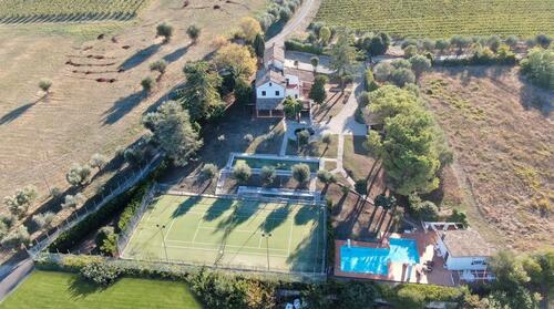 Foto - Luxury 550 sqm Unfurnished Villa with Pool & Tennis Court (Italy)