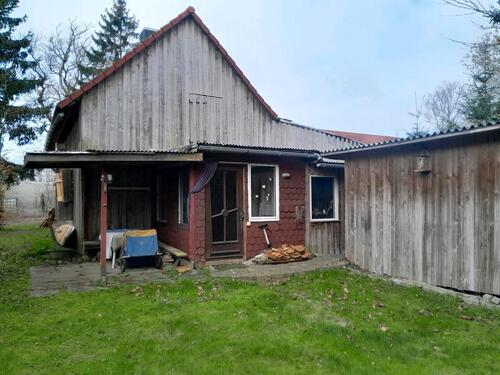 Foto - Schönes Grst mit Gebäude und Nebengelass