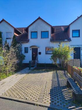 Foto - Modernes Reihenhaus mit Garten, Garage und Stellplatz