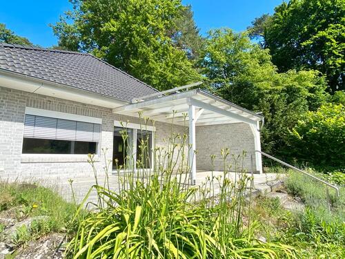 Foto - ZUR MIETE! Hochwertiger Bungalow in erstklassiger Lage mit Blick ins Grüne!