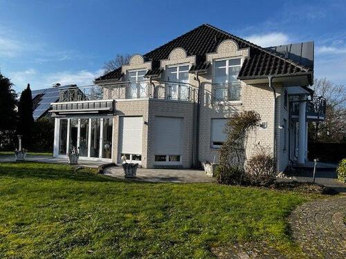 Foto - Großzügige Villa mit weitläufigem Garten mitten im Grünen