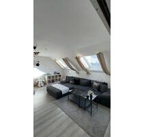 Gepflegte 4 ZimmerwohnungDG Wohnung mit Balkon - Römerstein