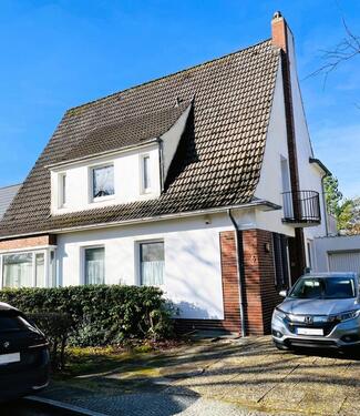 Foto - Großzügiges Einfamilienhaus in bester Lage! Wunderschöner Garten!