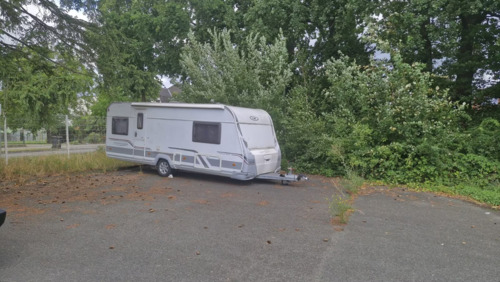 Foto - Stellplatz für WoMo Camper Anhänger etc. Asphalt Videoüberwacht