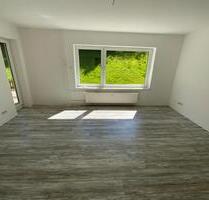 bezugsfertig: schöne 3-Zimmer-Wohnung mit Terrasse und Laminat in Plettenberg Kersmecke