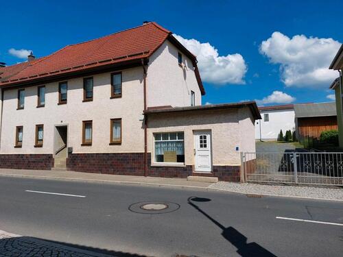 Foto - Großes Einfamilienhaus mit Doppelgarage