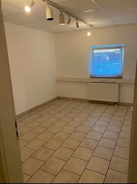 Foto - Büro mit PKW Stellplätzen - 600,00 EUR Kaltmiete,