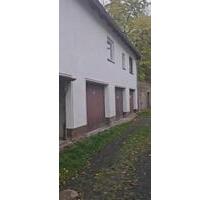 Überdachter, vollständig geschlossener Privatstellplatz – Anger 10, Arzberg