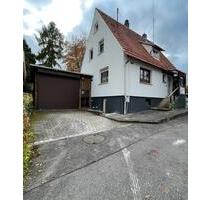 Wohnhaus mit Sommergarten, Terrasse und Garten, Garagen, Carport. - Sonnefeld