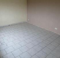 Ruhige große helle schicke 3 Zimmer-Erdgeschoss-Wohnung mit Dusche, Garten und Kfz.-Stellplatz! - Hessisch Oldendorf